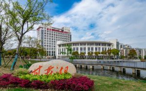 米其林星级厨师联合提供晚餐 以帮助收养安菲尔德球场的一所学校
